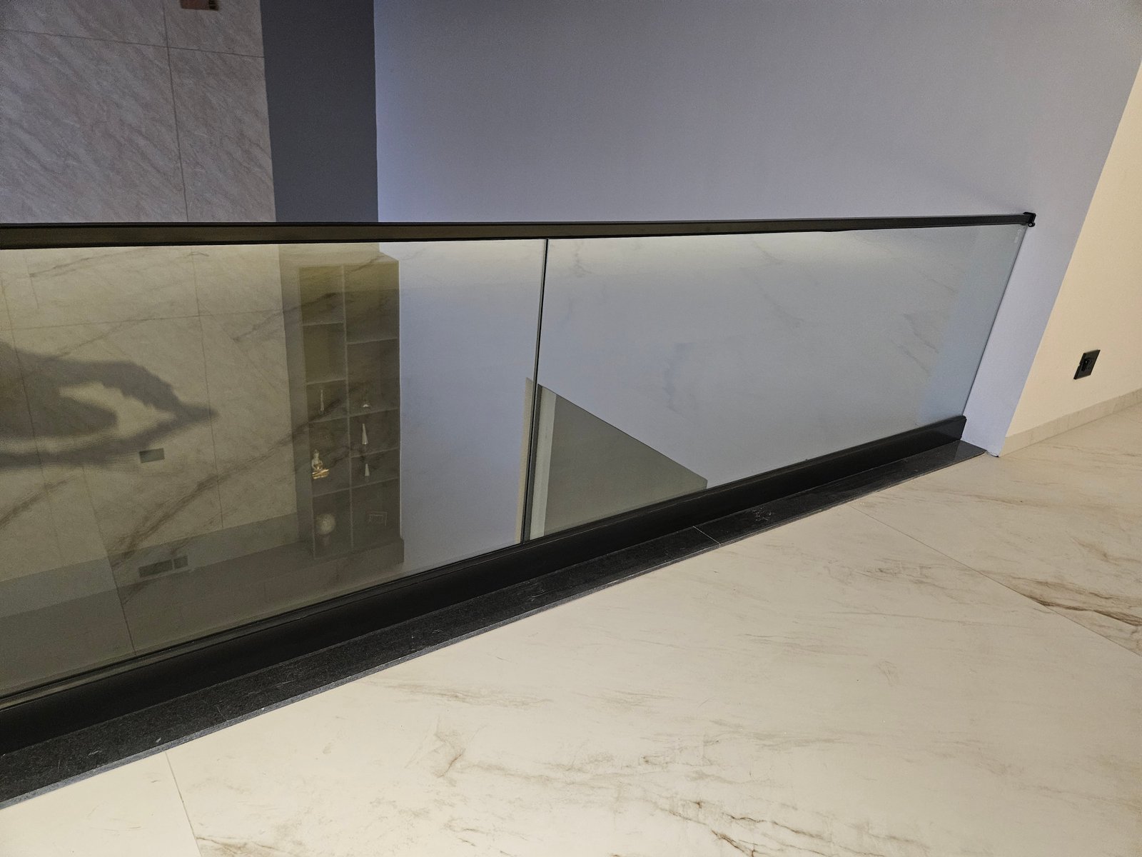 Glass and aluminium railing installation